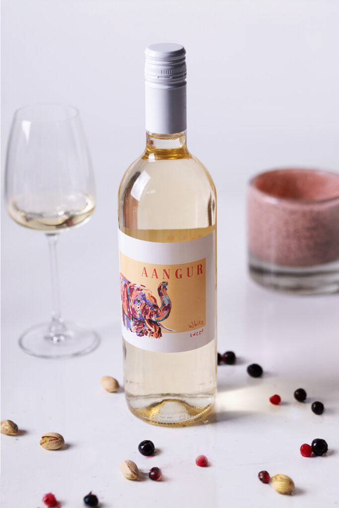 Aangur White Semi Sweet